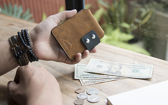 4 Expert Tips On How To Choose The Right Men’s Wallet